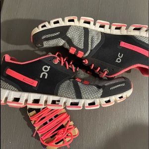 On Cloud Sneakers, Slip on or tie laces.  Both included.  Womens size 5.